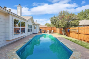 4BD 2BA Saginaw Sanctuary - Pool Firepit Laundry